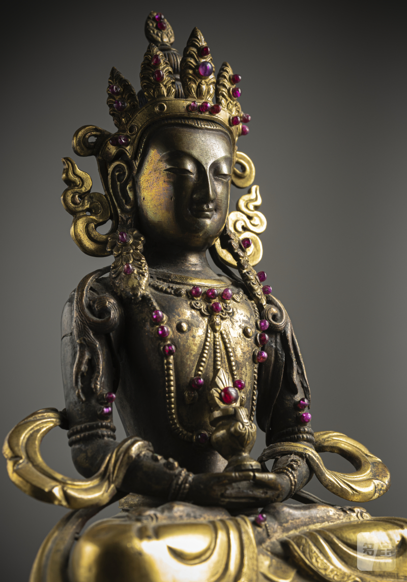 A part-gilt copper repoussé figure of Amitayus with glass and stone inlays - 图5